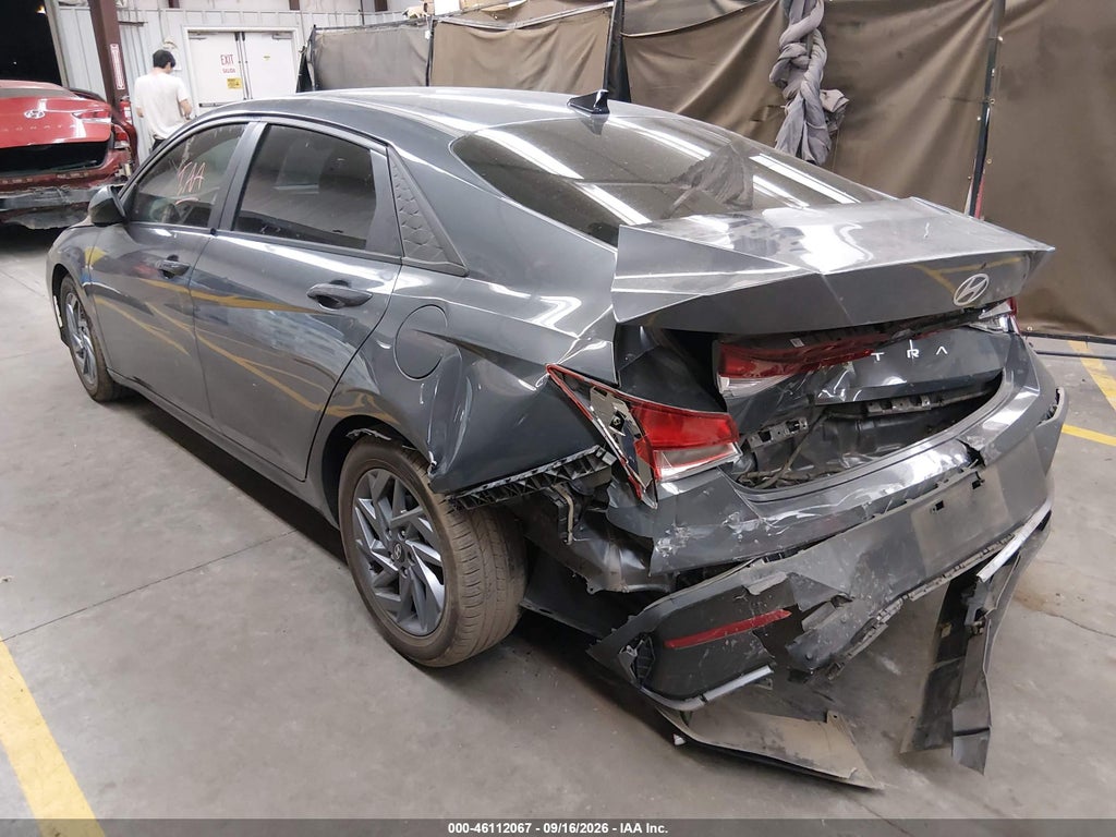 2024 Hyundai Elantra SEL photo 3