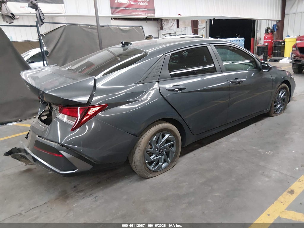 2024 Hyundai Elantra SEL photo 4