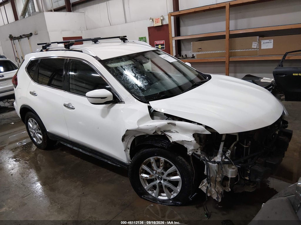 2019 Nissan Rogue SV photo 1