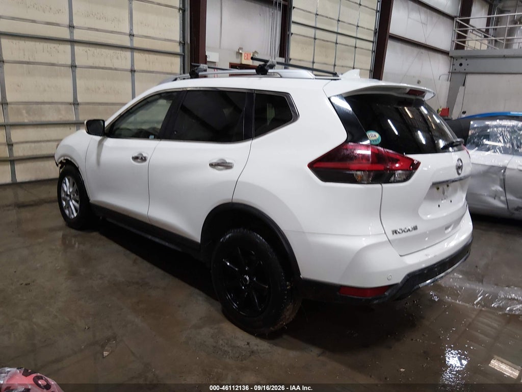 2019 Nissan Rogue SV photo 3
