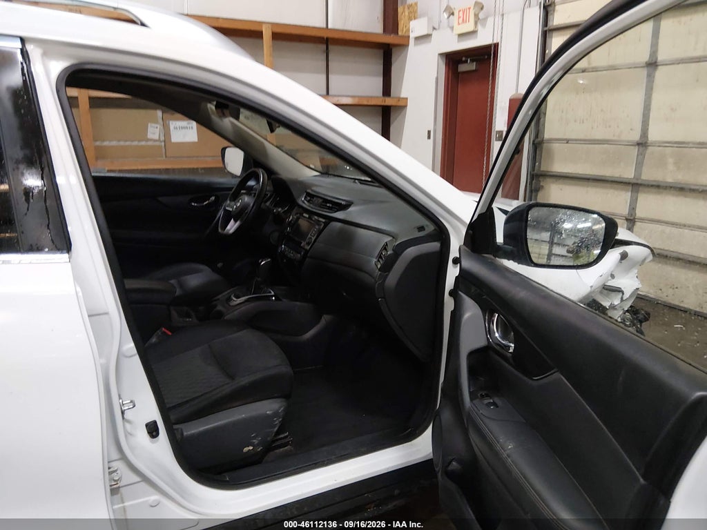 2019 Nissan Rogue SV photo 5