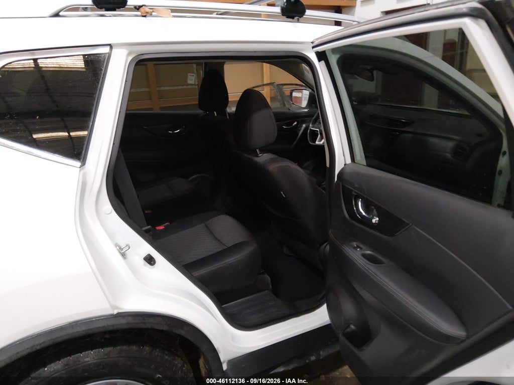 2019 Nissan Rogue SV photo 8