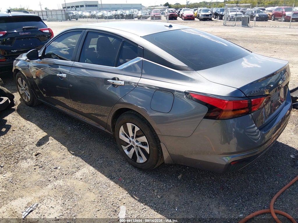 2025 Nissan Altima S FWD photo 3