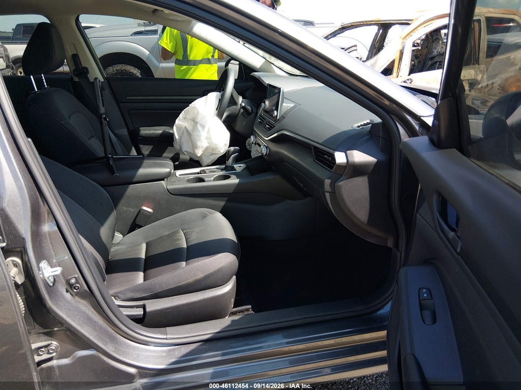 2025 Nissan Altima S FWD photo 5