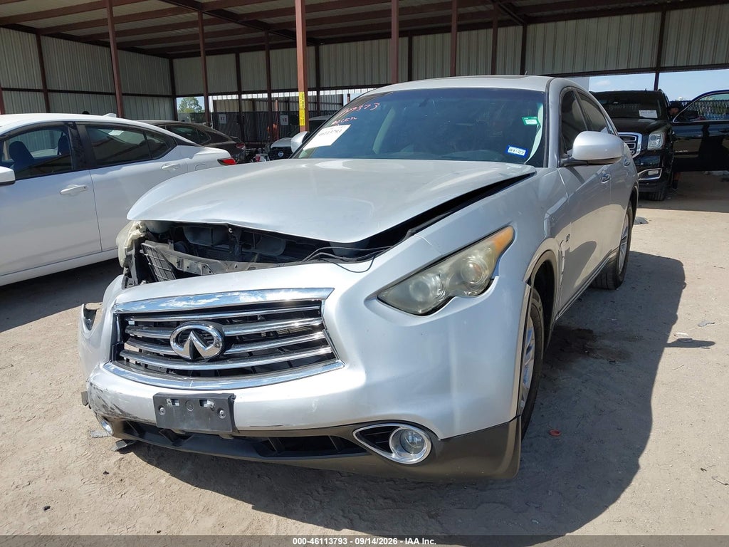 2016 Infiniti QX70 photo 2