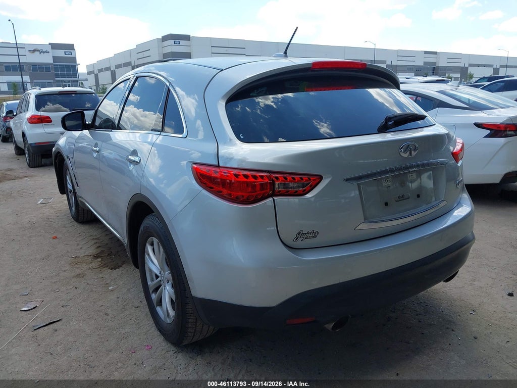 2016 Infiniti QX70 photo 3