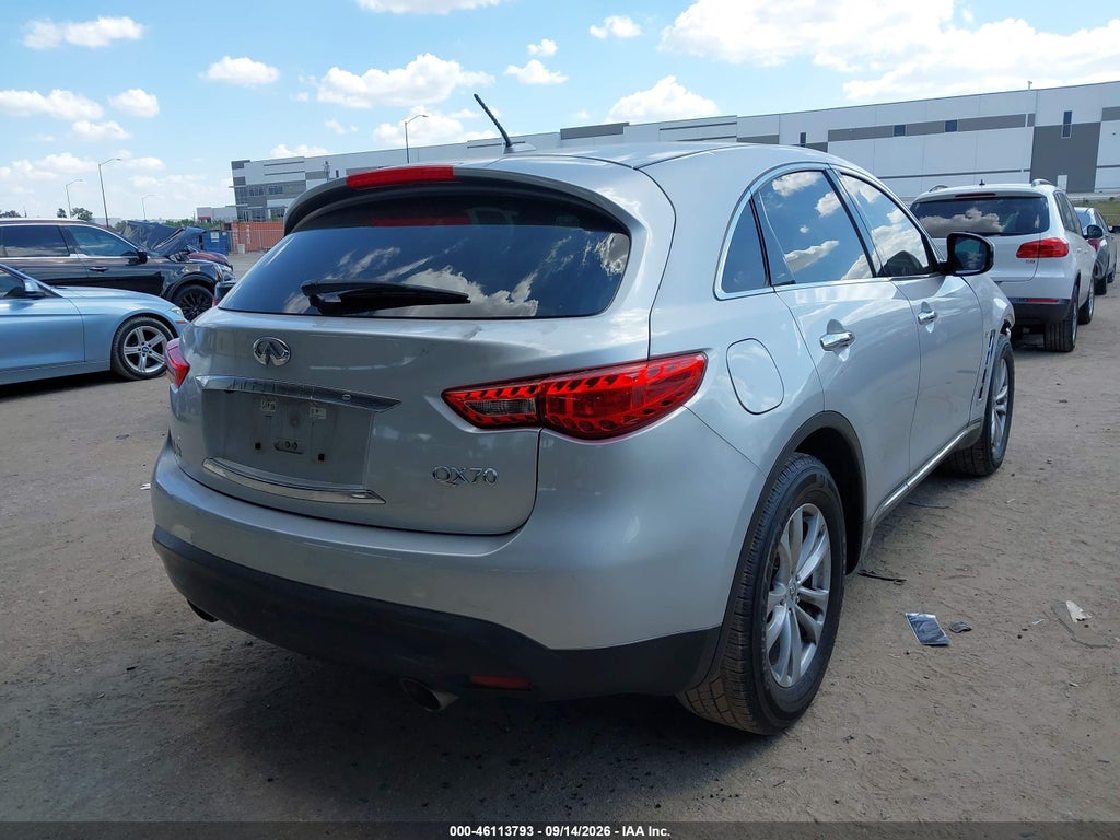 2016 Infiniti QX70 photo 4