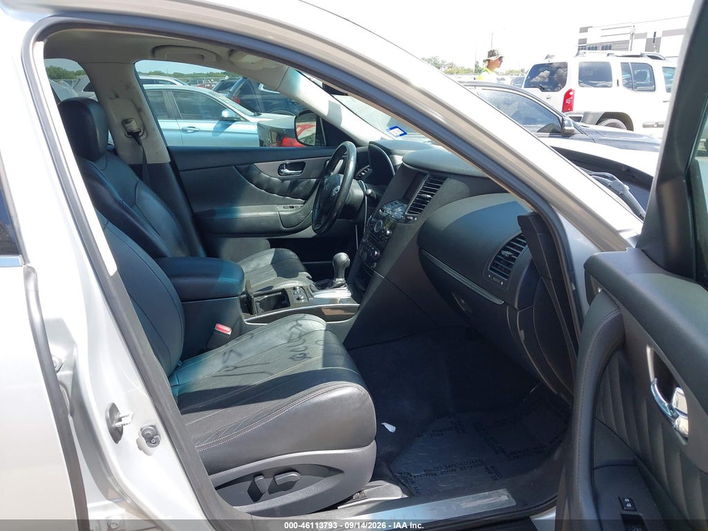 2016 Infiniti QX70 photo 5