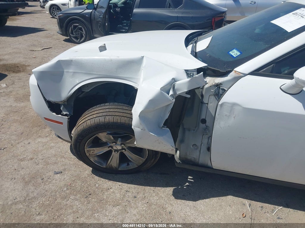 2015 Dodge Challenger SXT photo 6