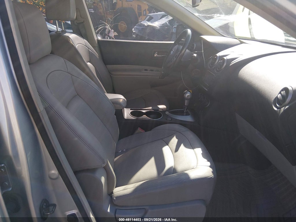 2011 Nissan Rogue SV photo 5