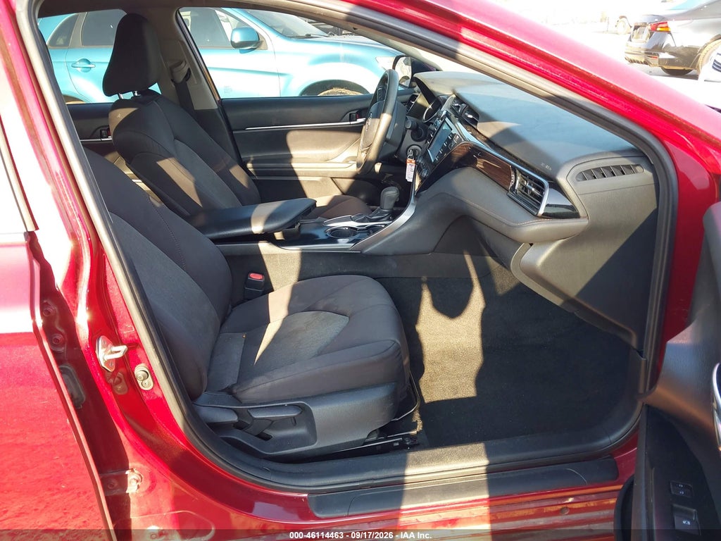 2019 Toyota Camry LE photo 5
