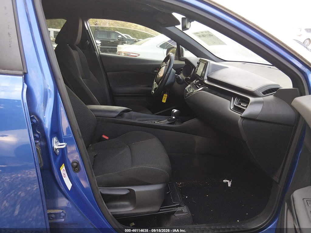 2018 Toyota C-HR XLE Premium photo 5