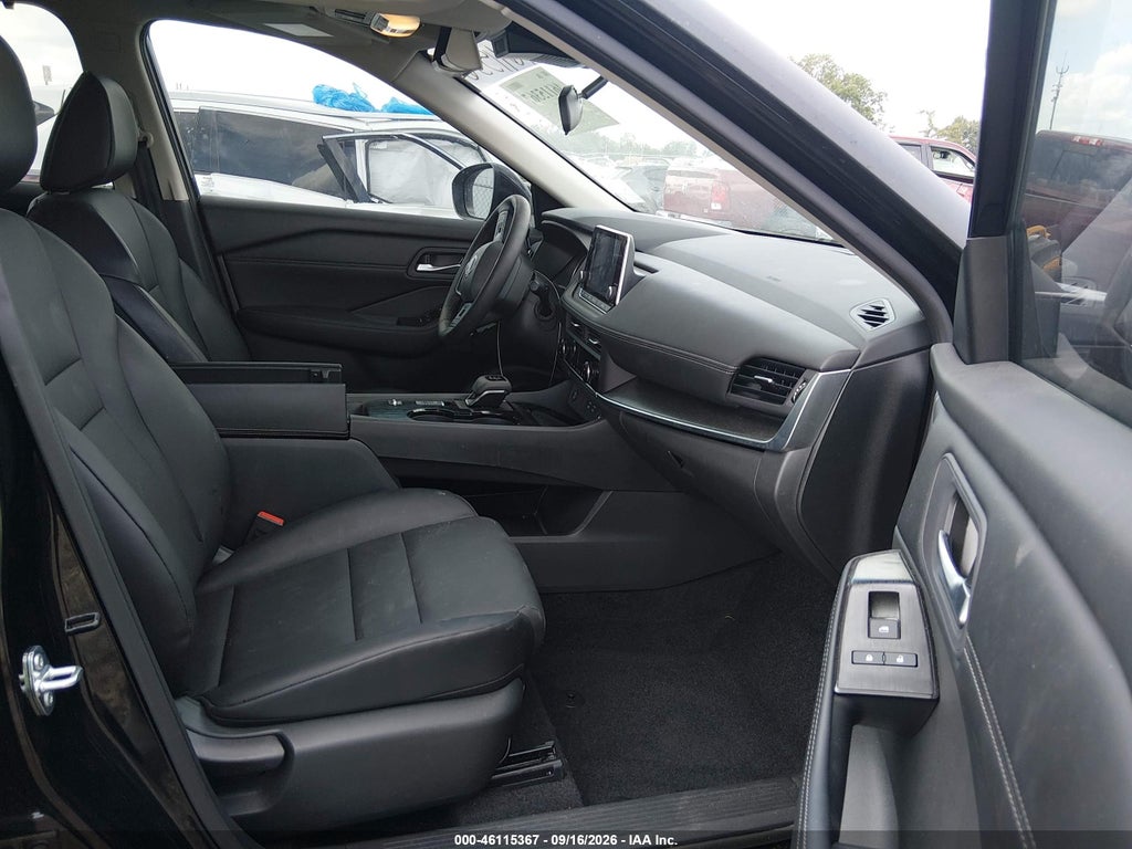 2025 Nissan Rogue SV FWD photo 5