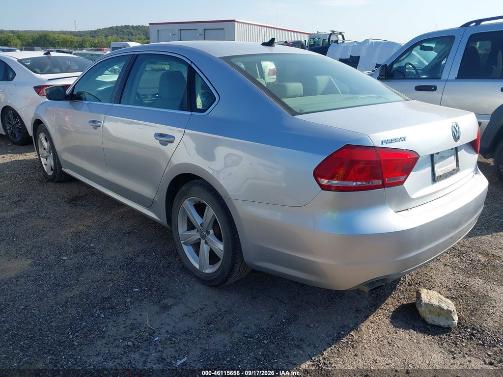 2013 Volkswagen Passat 2.5L SE photo 3