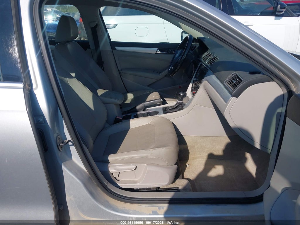 2013 Volkswagen Passat 2.5L SE photo 5