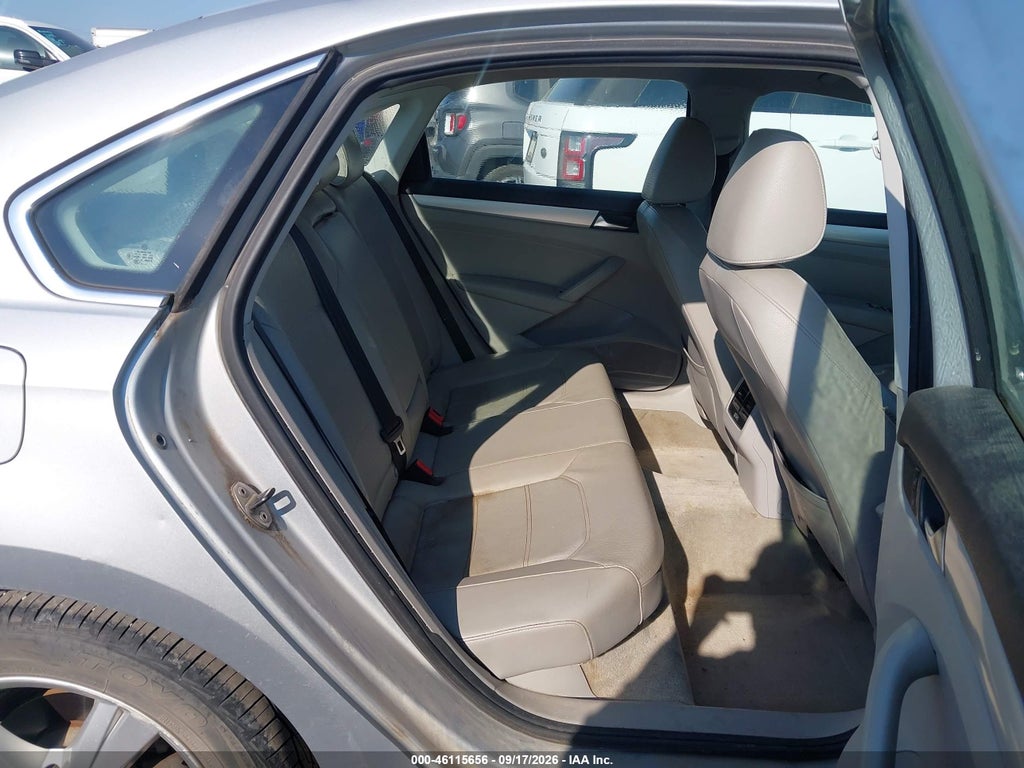 2013 Volkswagen Passat 2.5L SE photo 8