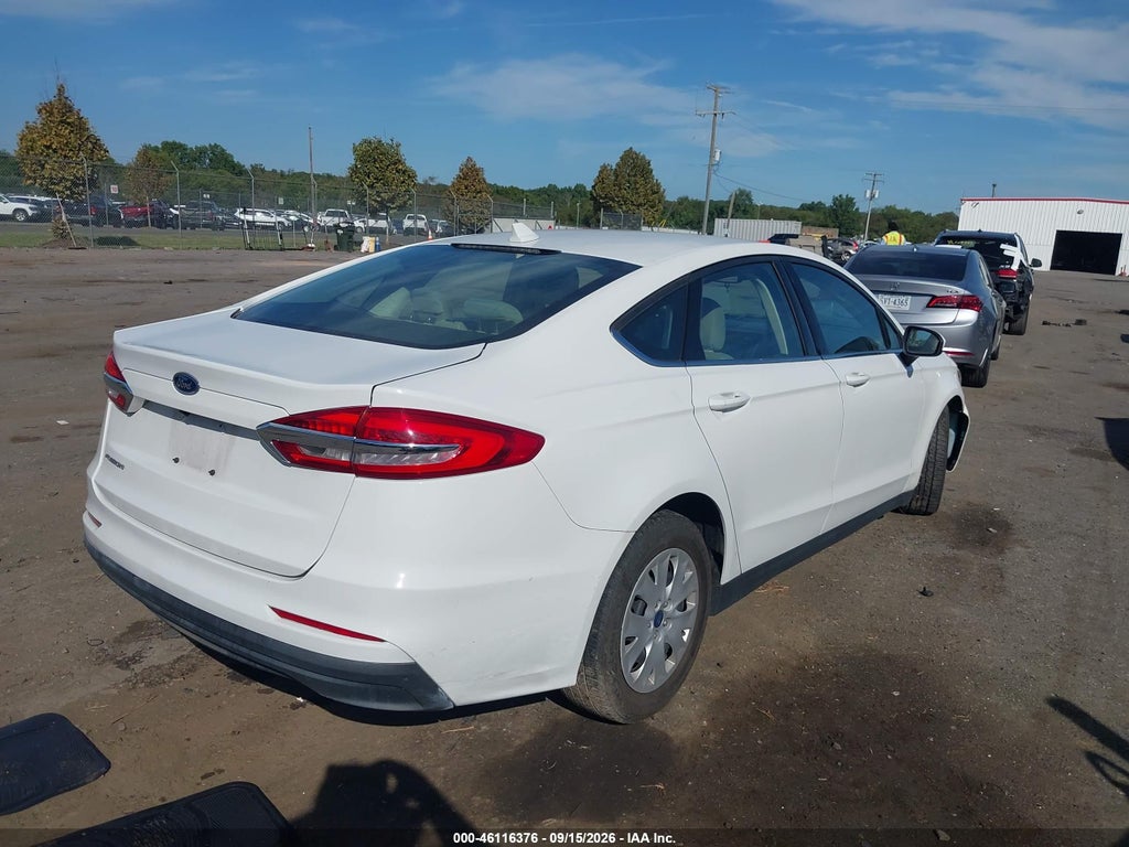 2020 Ford Fusion S photo 4