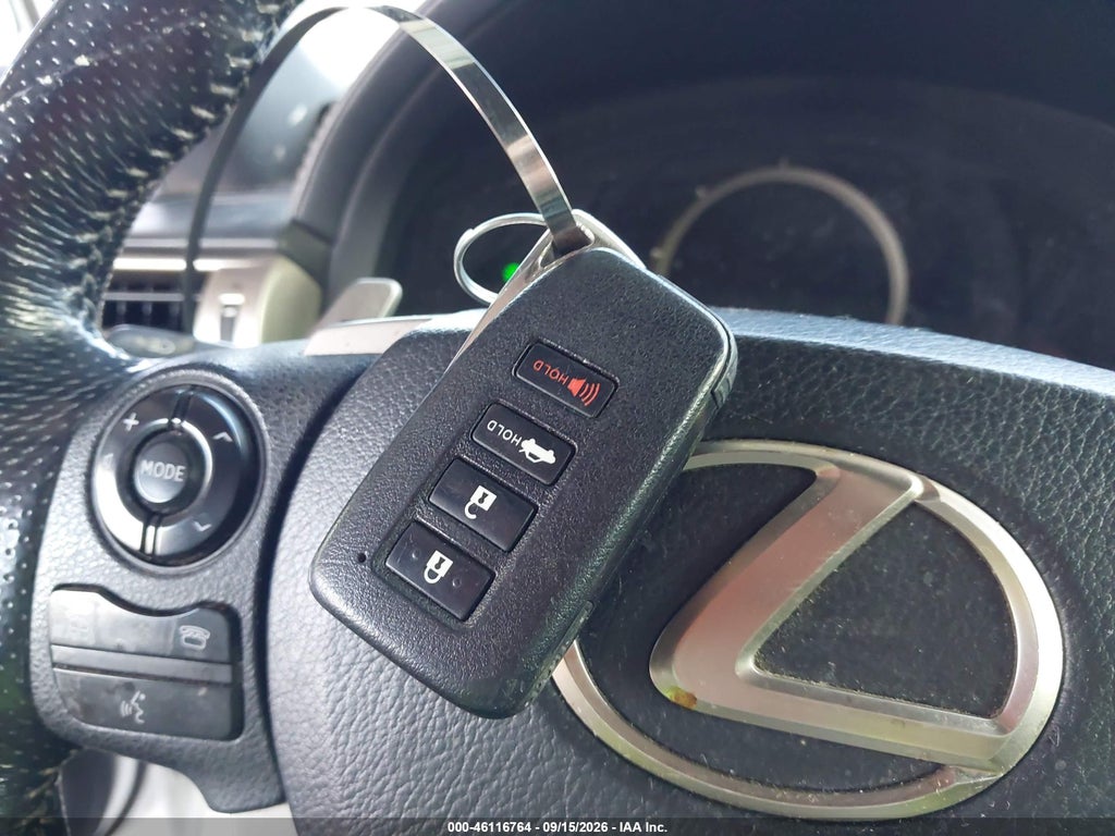 2016 Lexus IS 200T photo 11