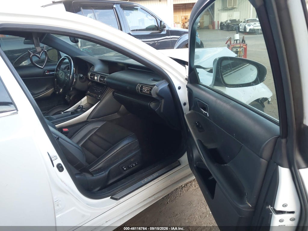 2016 Lexus IS 200T photo 5