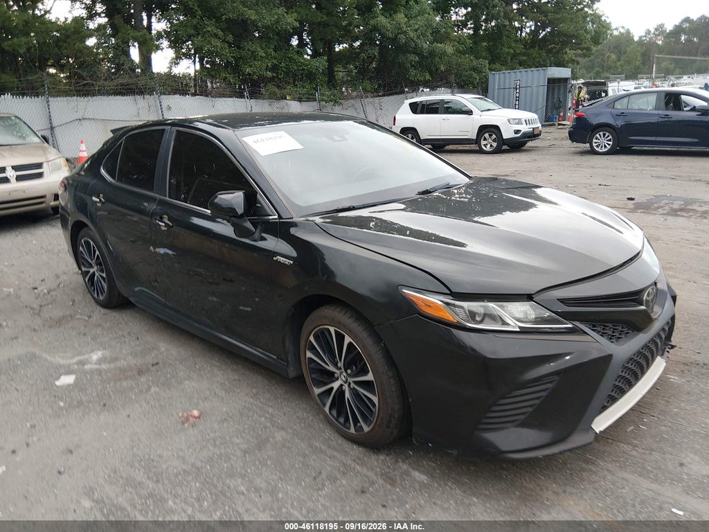2018 Toyota Camry SE photo 1