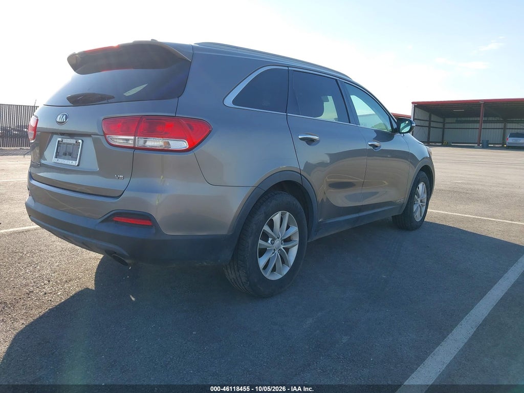 2016 Kia Sorento 3.3L LX photo 4