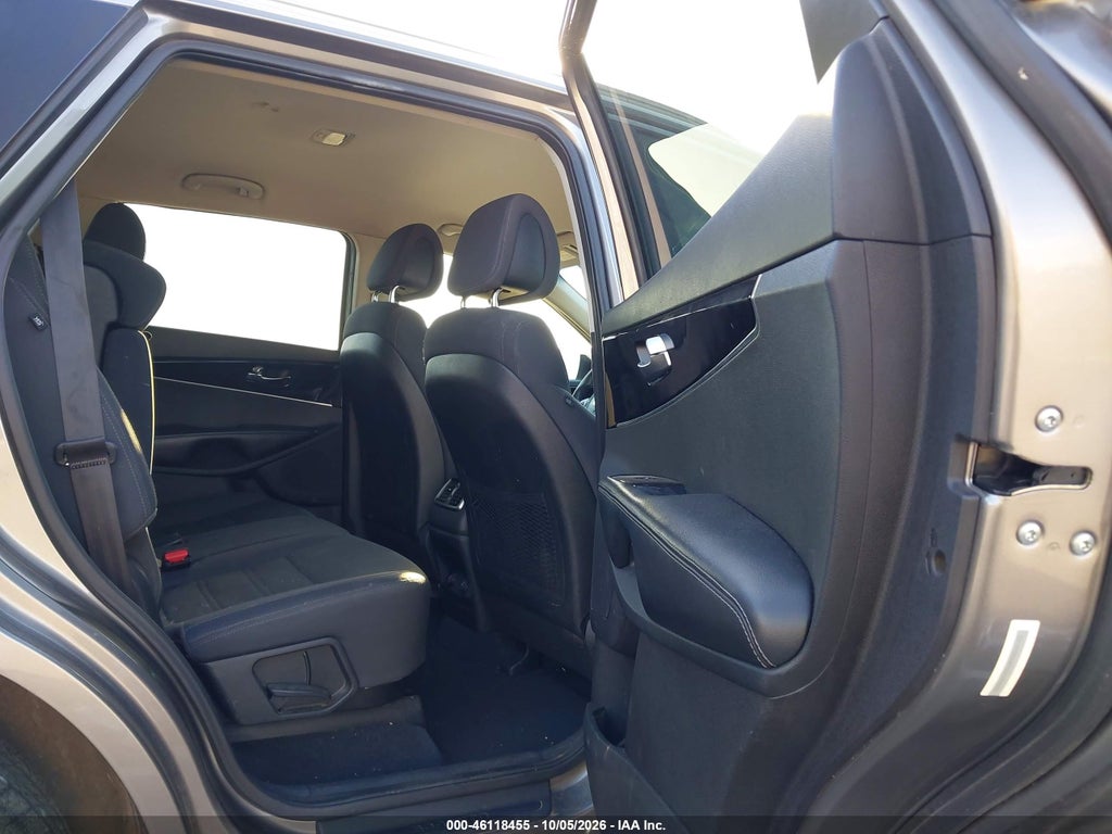 2016 Kia Sorento 3.3L LX photo 8