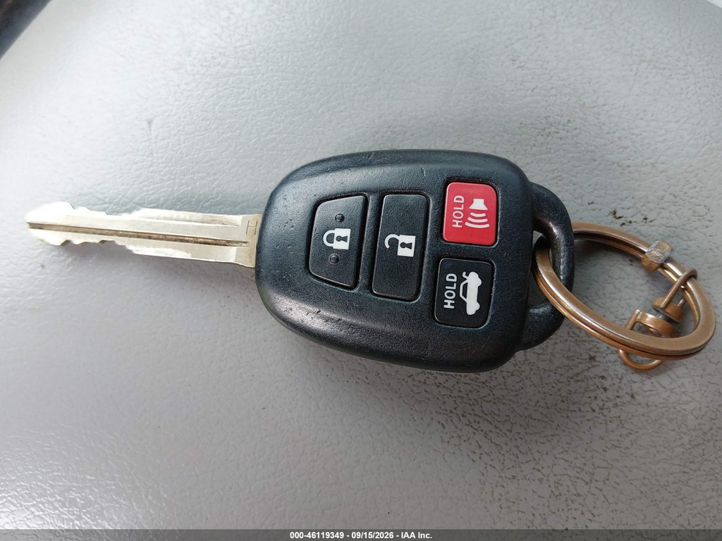 2016 Toyota Camry LE photo 11