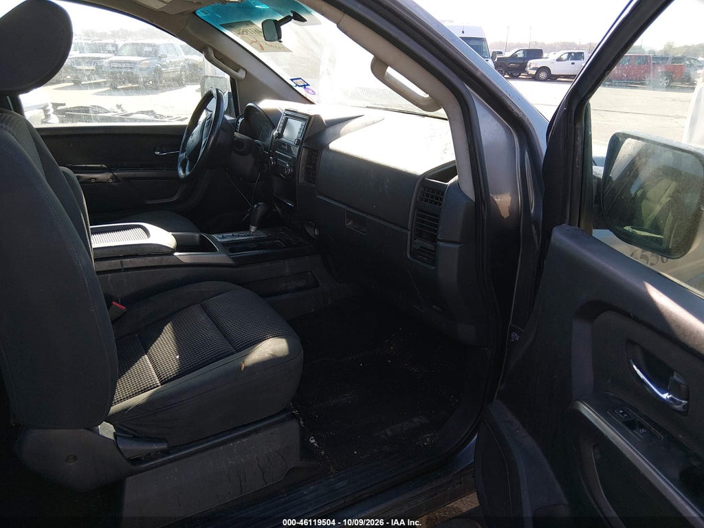 2015 Nissan Titan SV photo 5