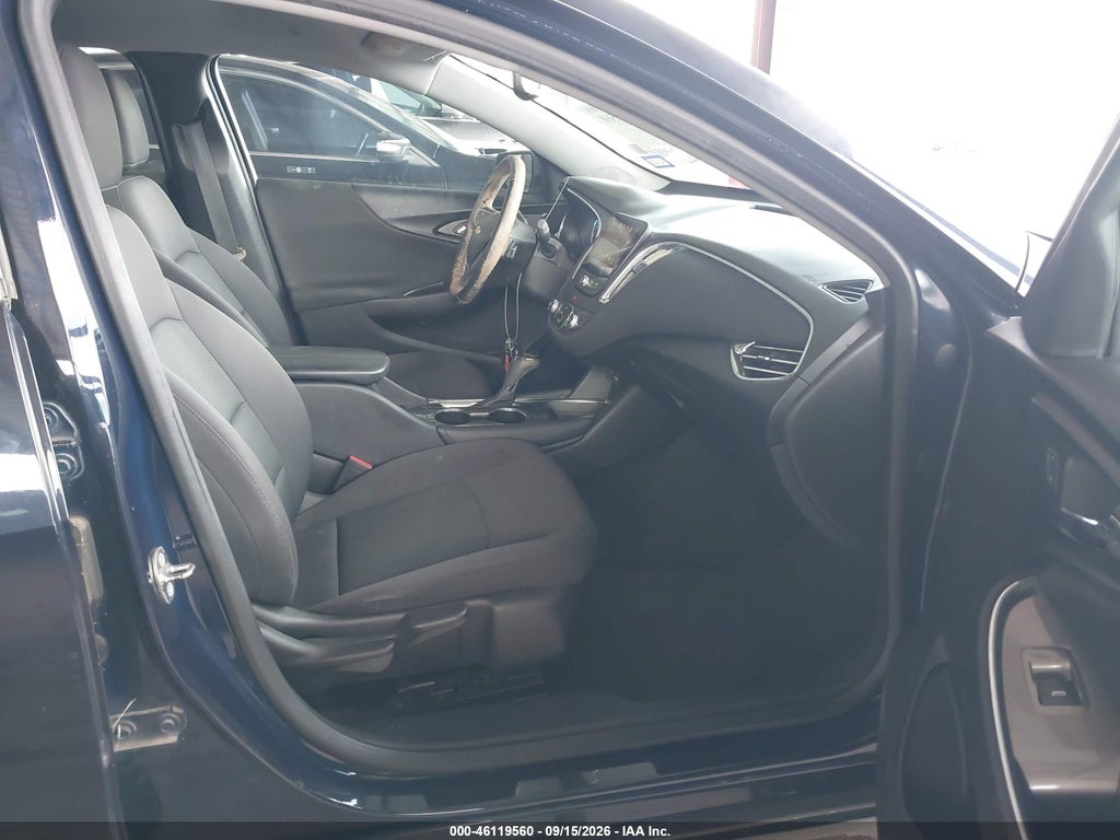 2017 Chevrolet Malibu 1LT photo 5