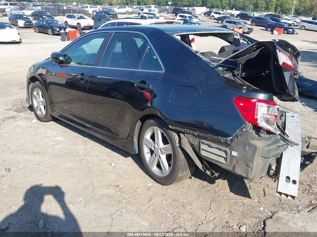2013 Toyota Camry SE photo 3