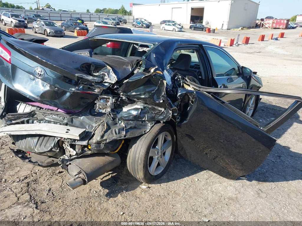 2013 Toyota Camry SE photo 4