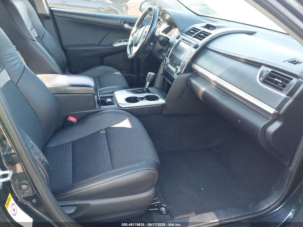 2013 Toyota Camry SE photo 5