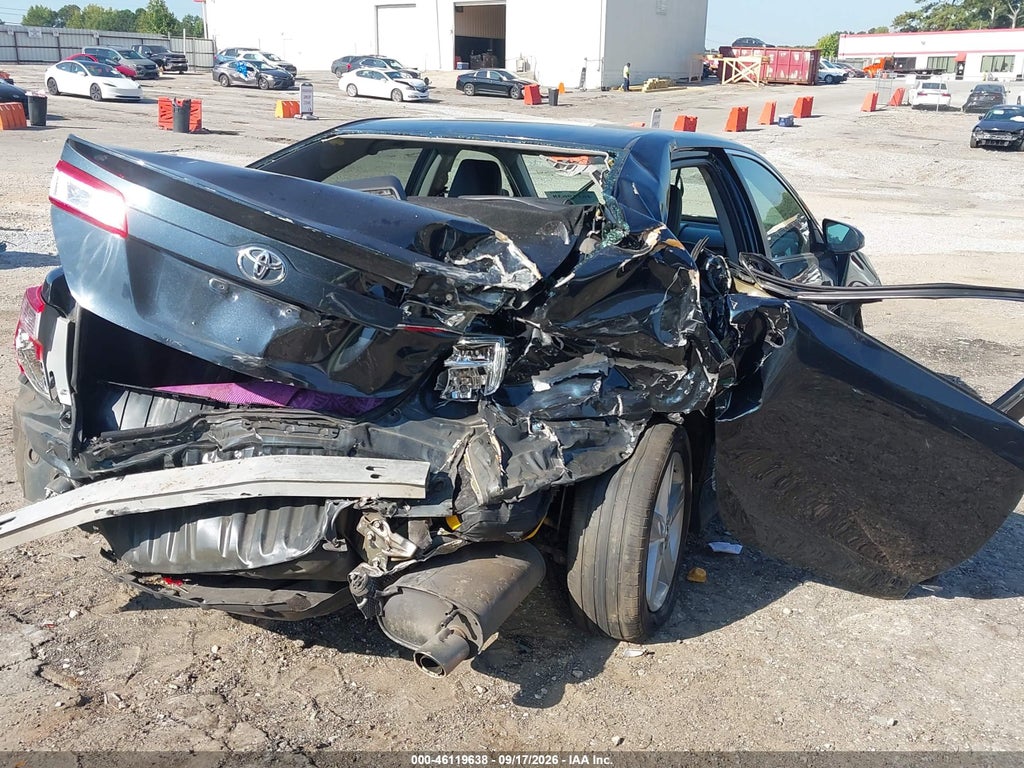 2013 Toyota Camry SE photo 6