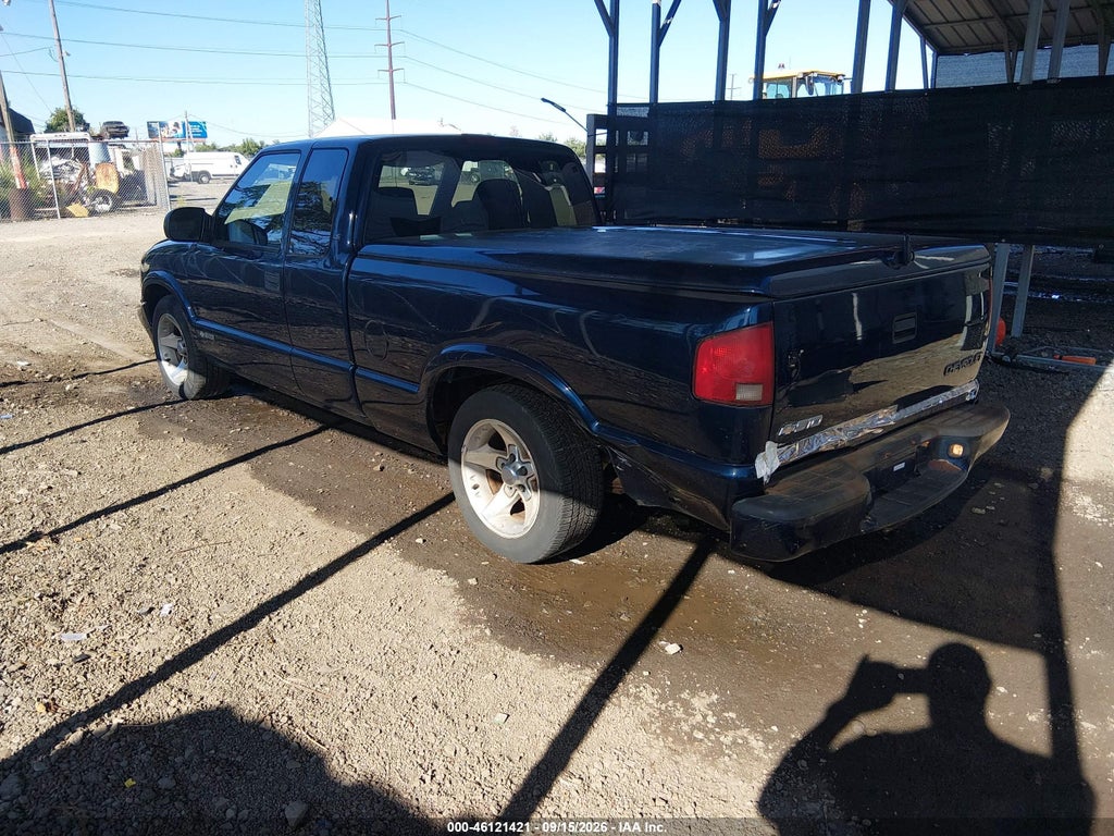 2003 Chevrolet S-10 LS photo 3