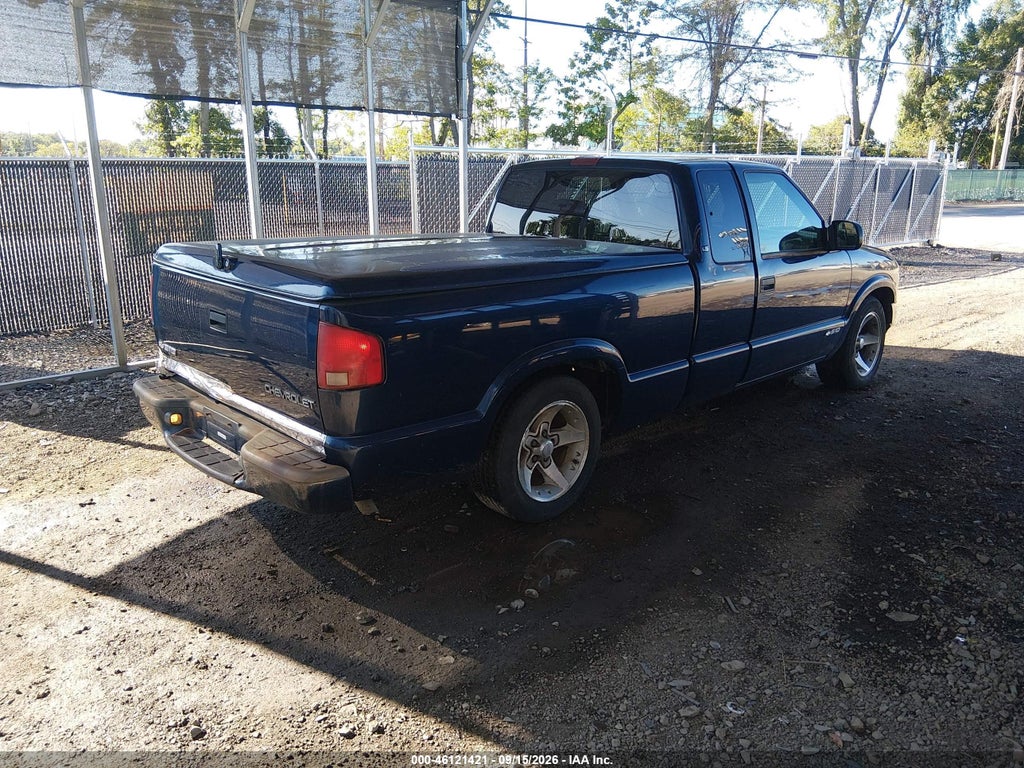 2003 Chevrolet S-10 LS photo 4