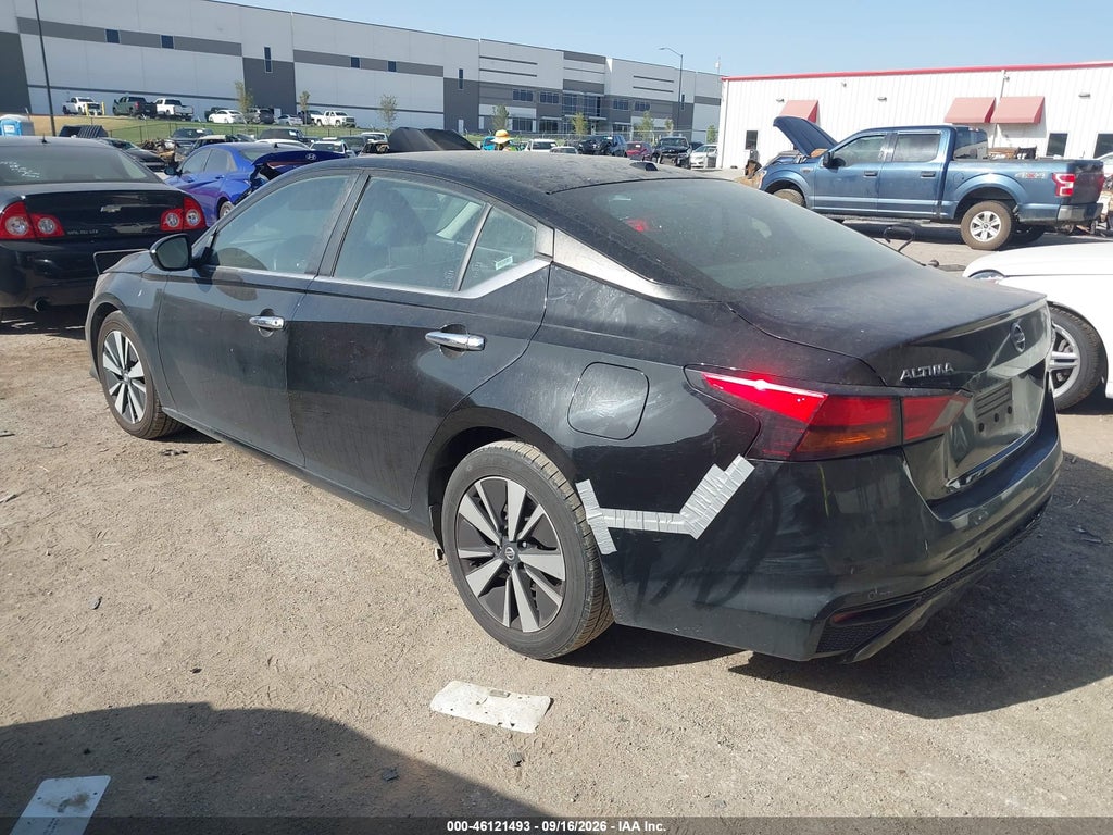 2021 Nissan Altima SV FWD photo 3