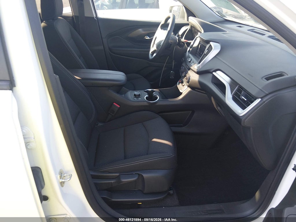 2024 GMC Terrain FWD SLE photo 5