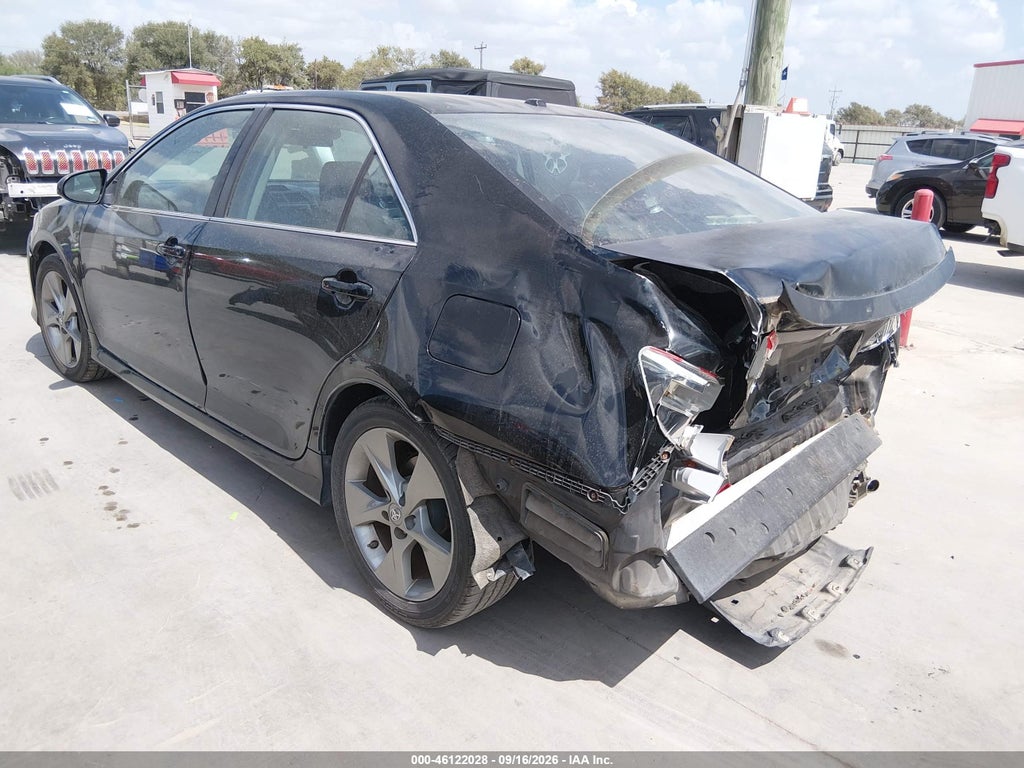 2012 Toyota Camry SE Limited Edition photo 3