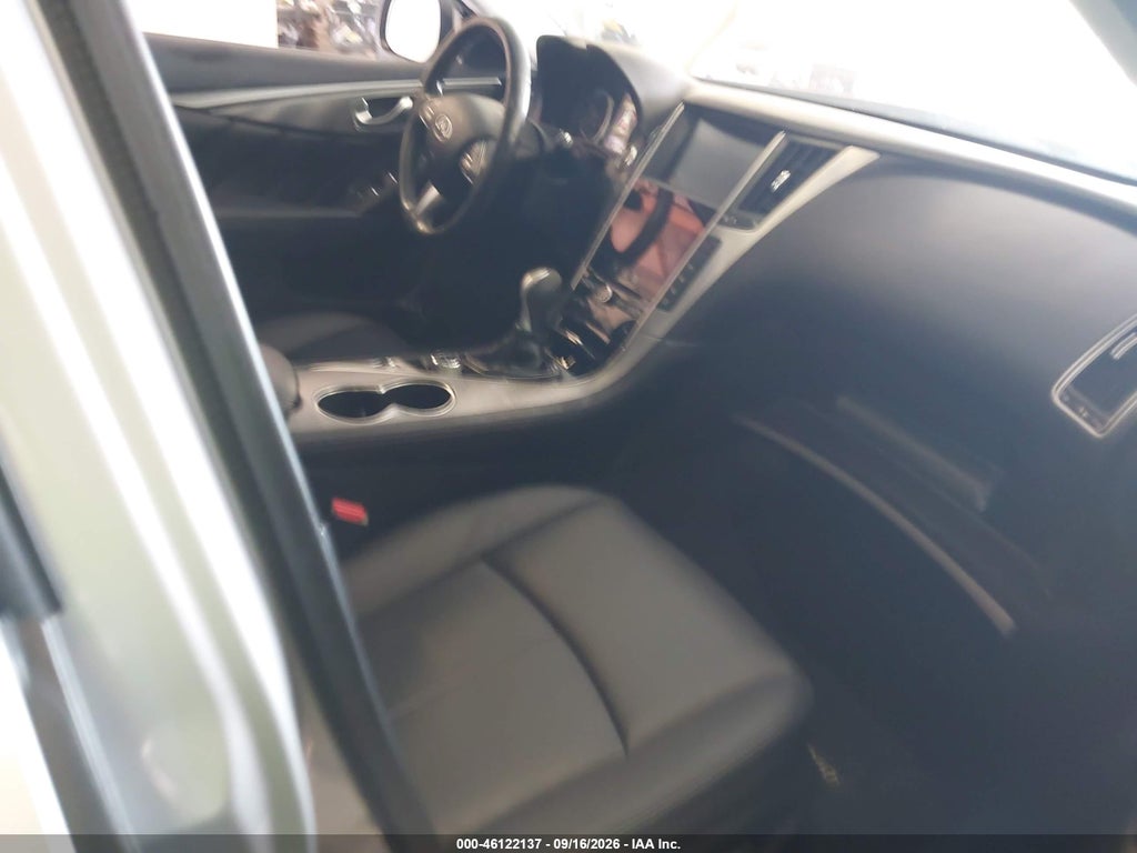 2015 Infiniti Q50 Premium photo 5