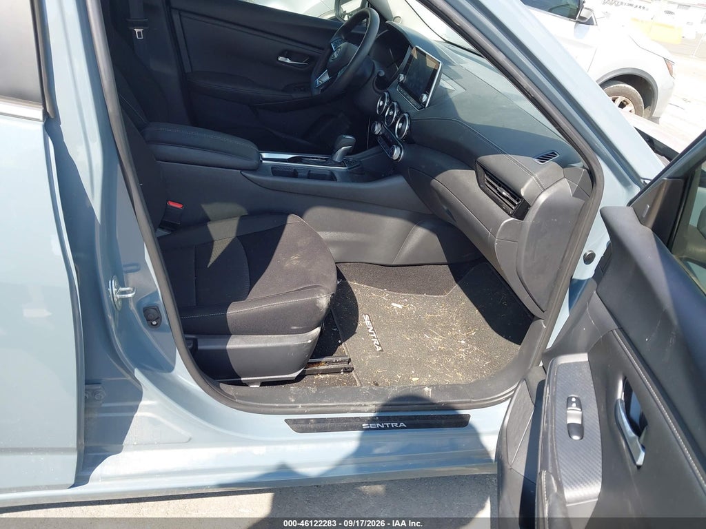 2025 Nissan Sentra SV photo 5