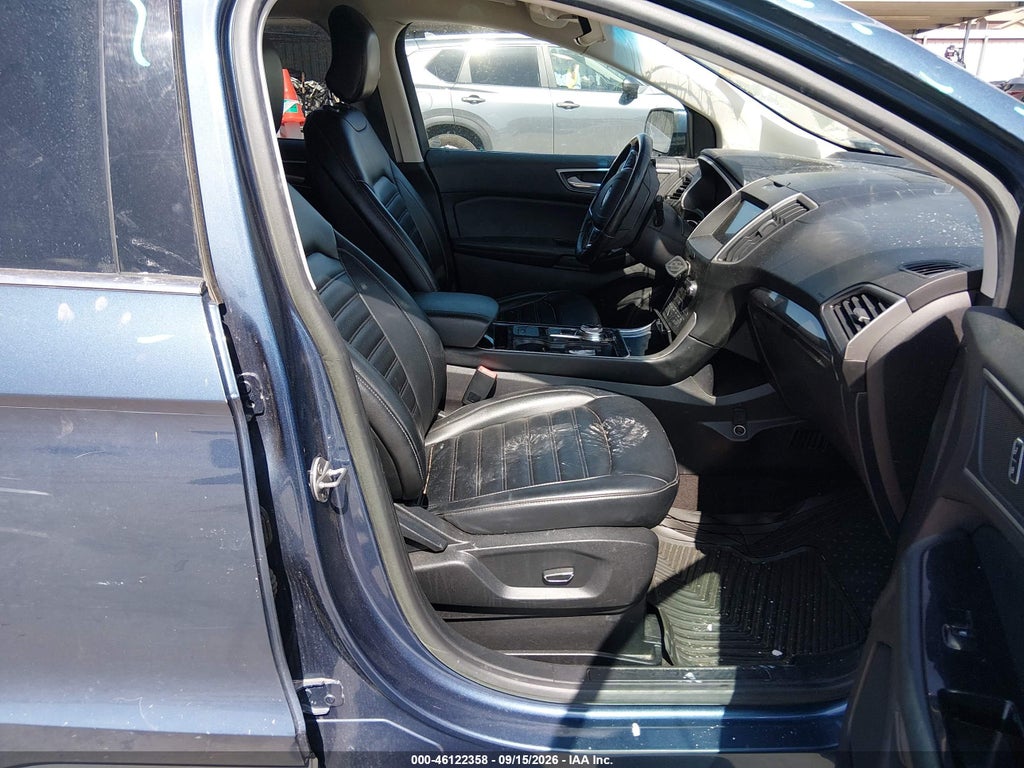 2019 Ford Edge SEL photo 5