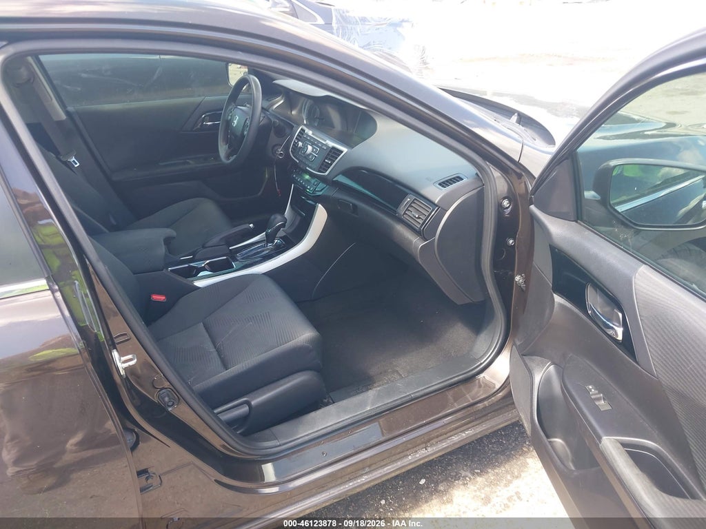 2017 Honda Accord LX photo 5