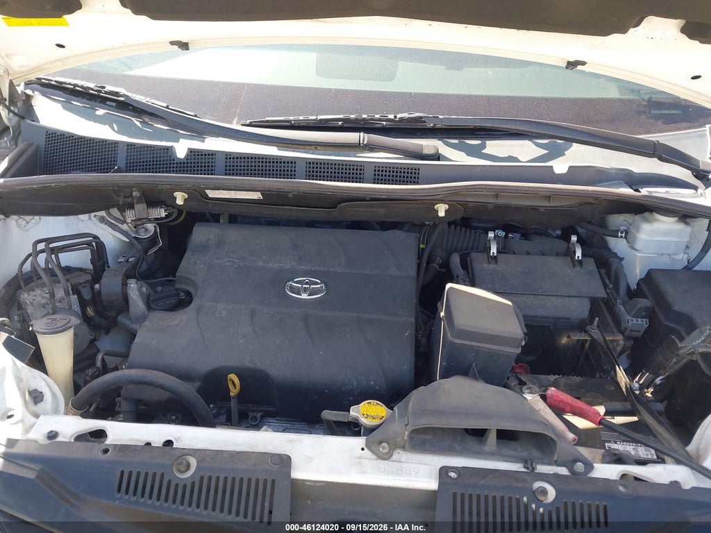 2012 Toyota Sienna LE V6 8 Passenger photo 10