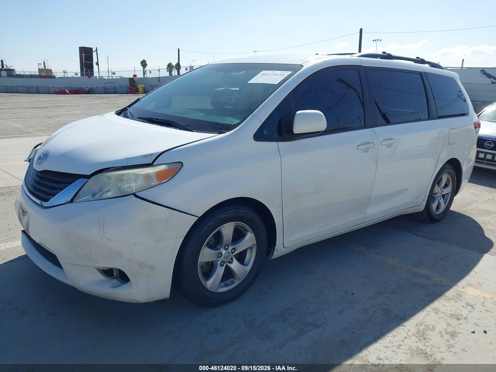 2012 Toyota Sienna LE V6 8 Passenger photo 2