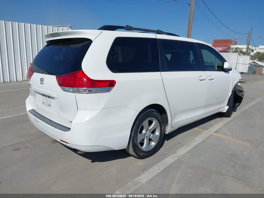 2012 Toyota Sienna LE V6 8 Passenger photo 4