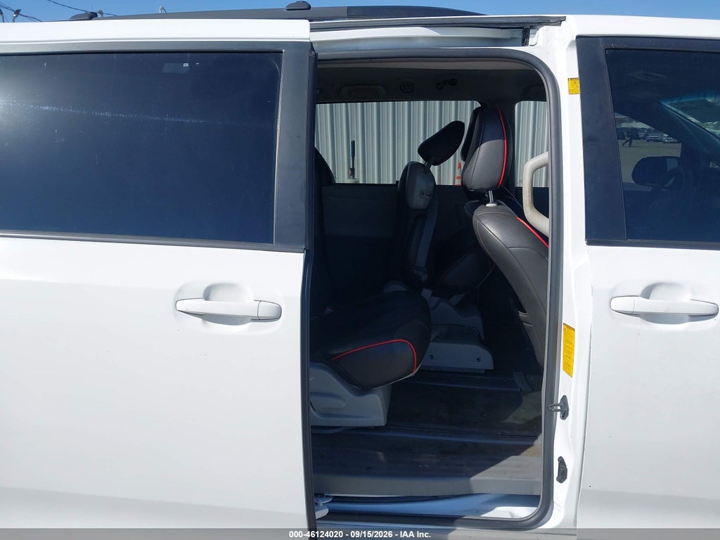 2012 Toyota Sienna LE V6 8 Passenger photo 8