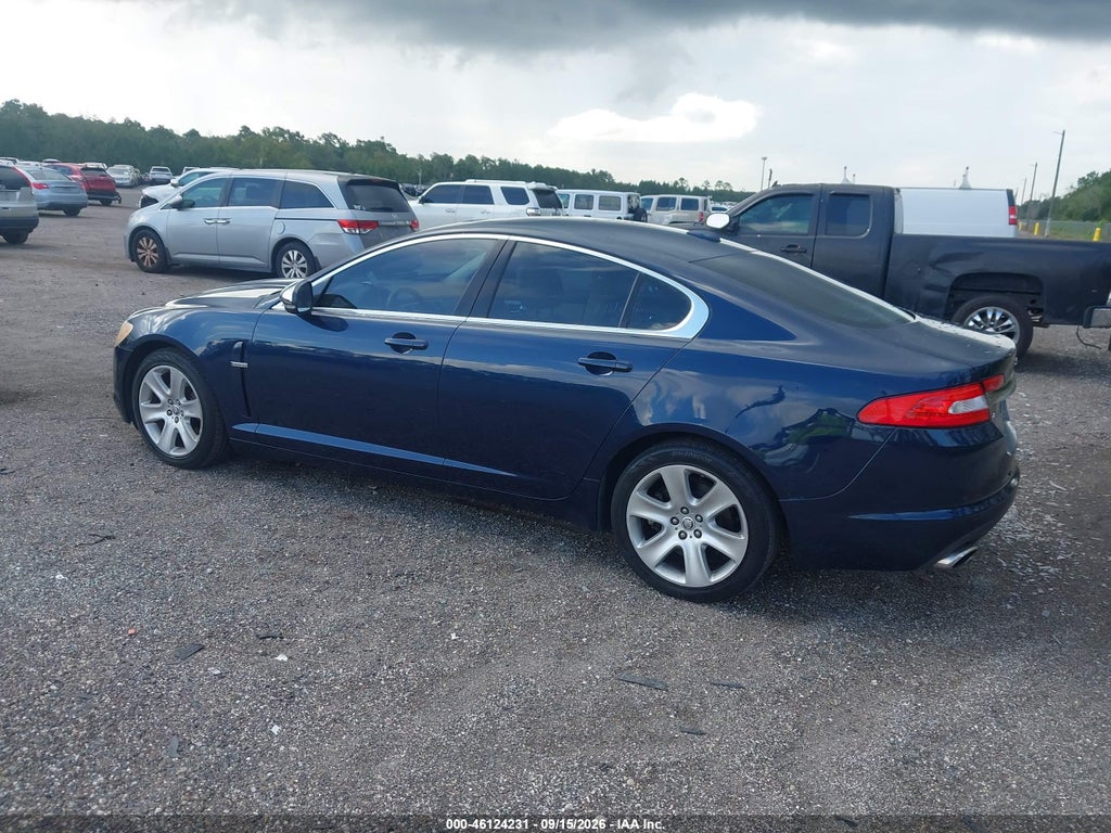 2010 Jaguar XF photo 3