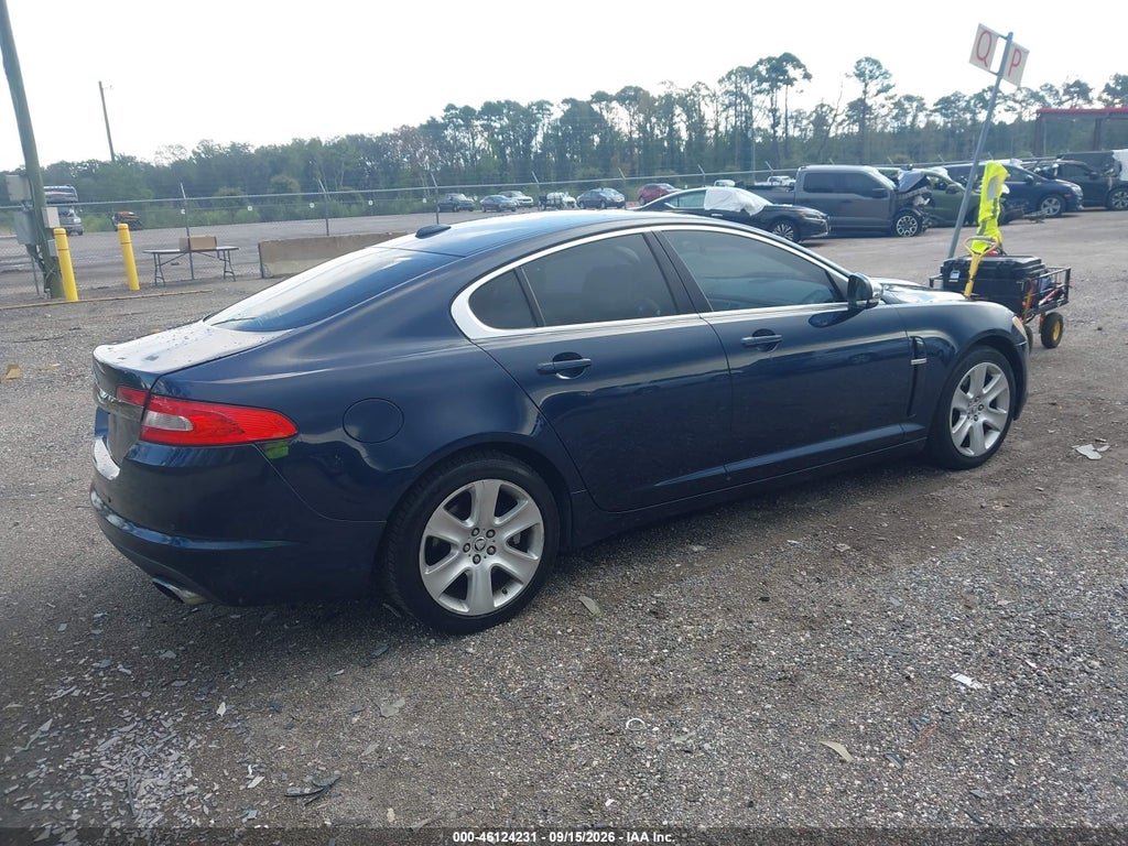 2010 Jaguar XF photo 4