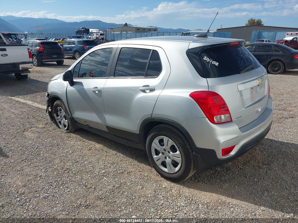 2018 Chevrolet Trax LS photo 3