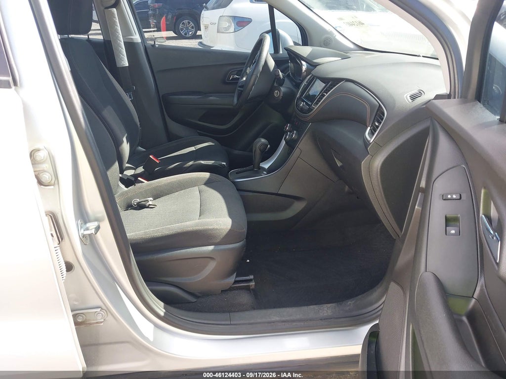 2018 Chevrolet Trax LS photo 5